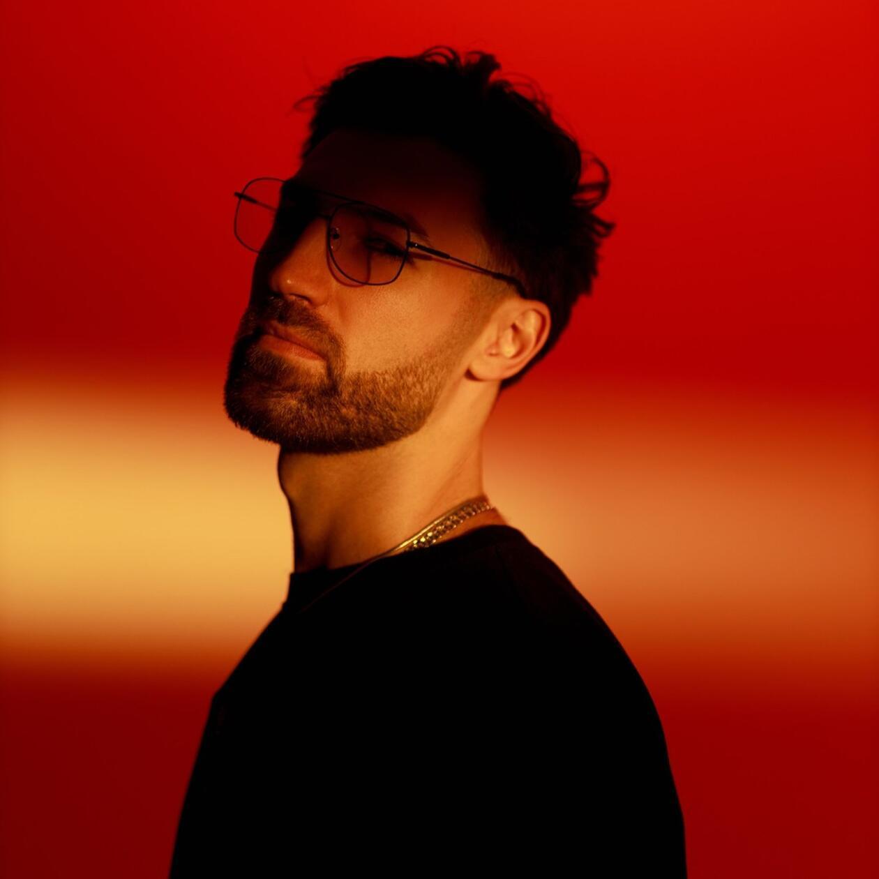 Der in Berlin lebende DJ Vlad Yaki hat seine Wurzeln in der Ukraine. Am Samstag stellt der Musiker seinen Sound in der Mitte Soundbar vor. Die Party am Hallplatz ist etwas für Fans von House und Tech House. Beginn: 23 Uhr.