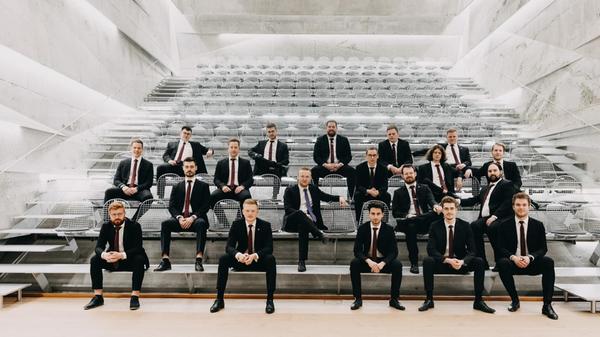 Unter dem Motto „Osterjubel“ performen das aus dem Windsbacher Kabenchor hervorgegangene Gesangsensemble Sonat Vox und das Barockorchester Neue Nürnberger Ratsmusik am Ostersonntag festliche Kantaten von Bach bis Telemann in der Neustädter Kirche in Erlangen. Ab 17 Uhr bereiten der renommierte Chor unter der Leitung von Justus Merkel und die auf historischen Instrumenten agierende Gruppe dem Publikum ein stimmungsvolles Ostererlebnis.