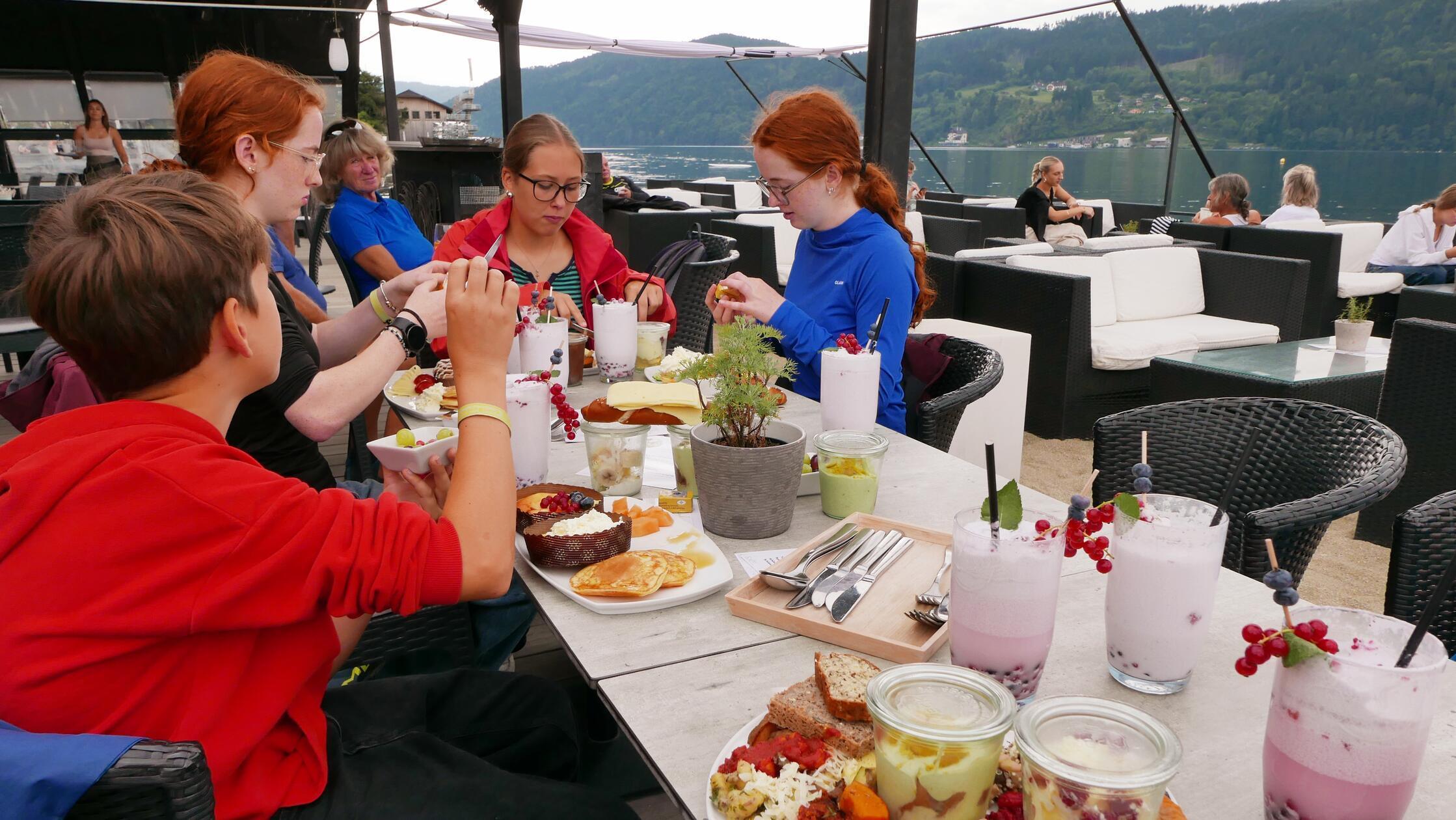 Im kap4613 servieren sie den ganzen Tag ein leckeres Brunch.