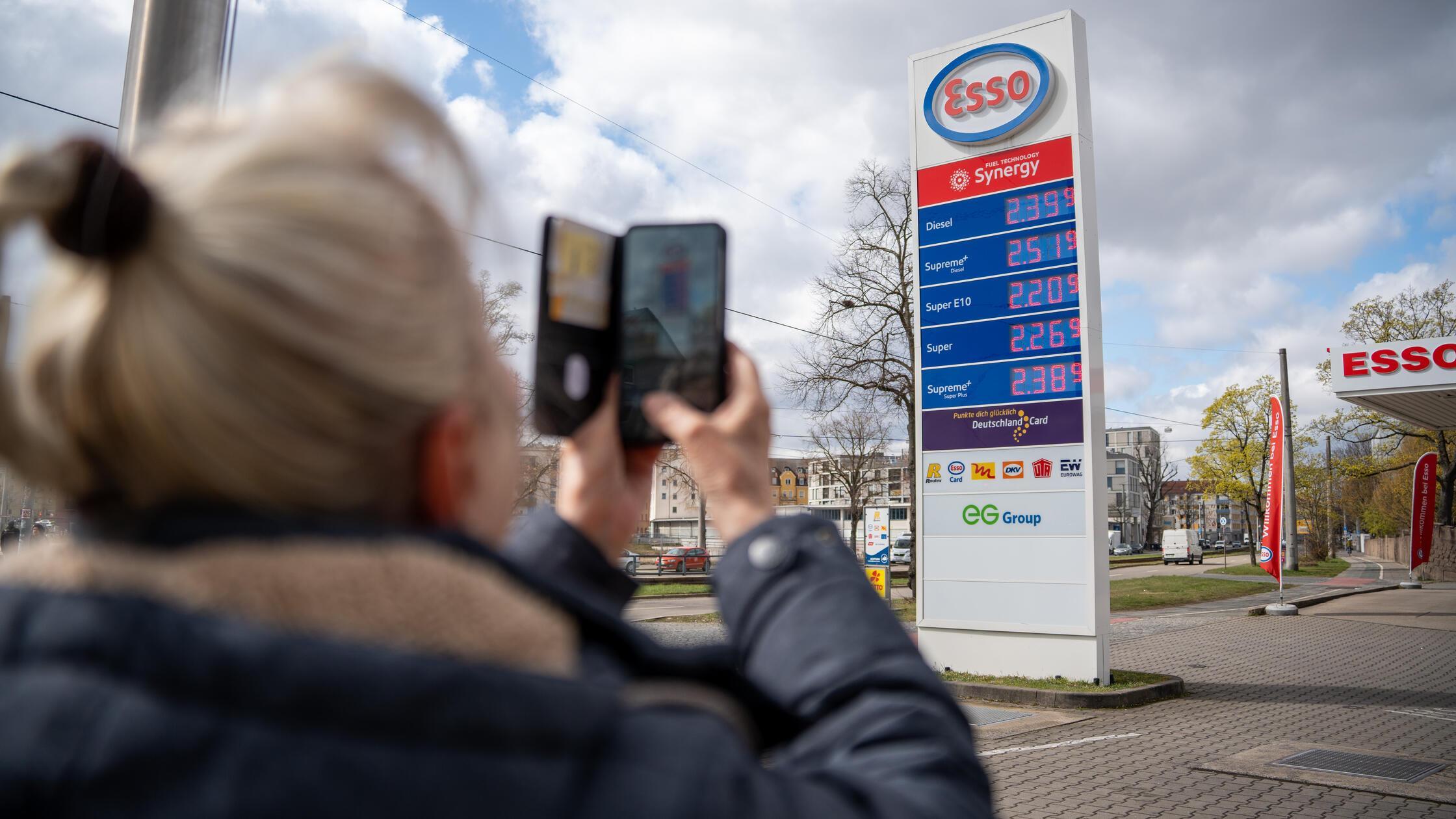 Mit der Einführung der sogenannten 12-Uhr-Regelung