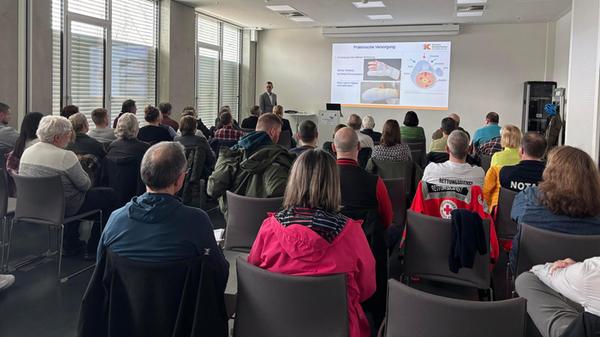 Zahlreiche Teilnehmende aus Medizin, Rettungsdiens