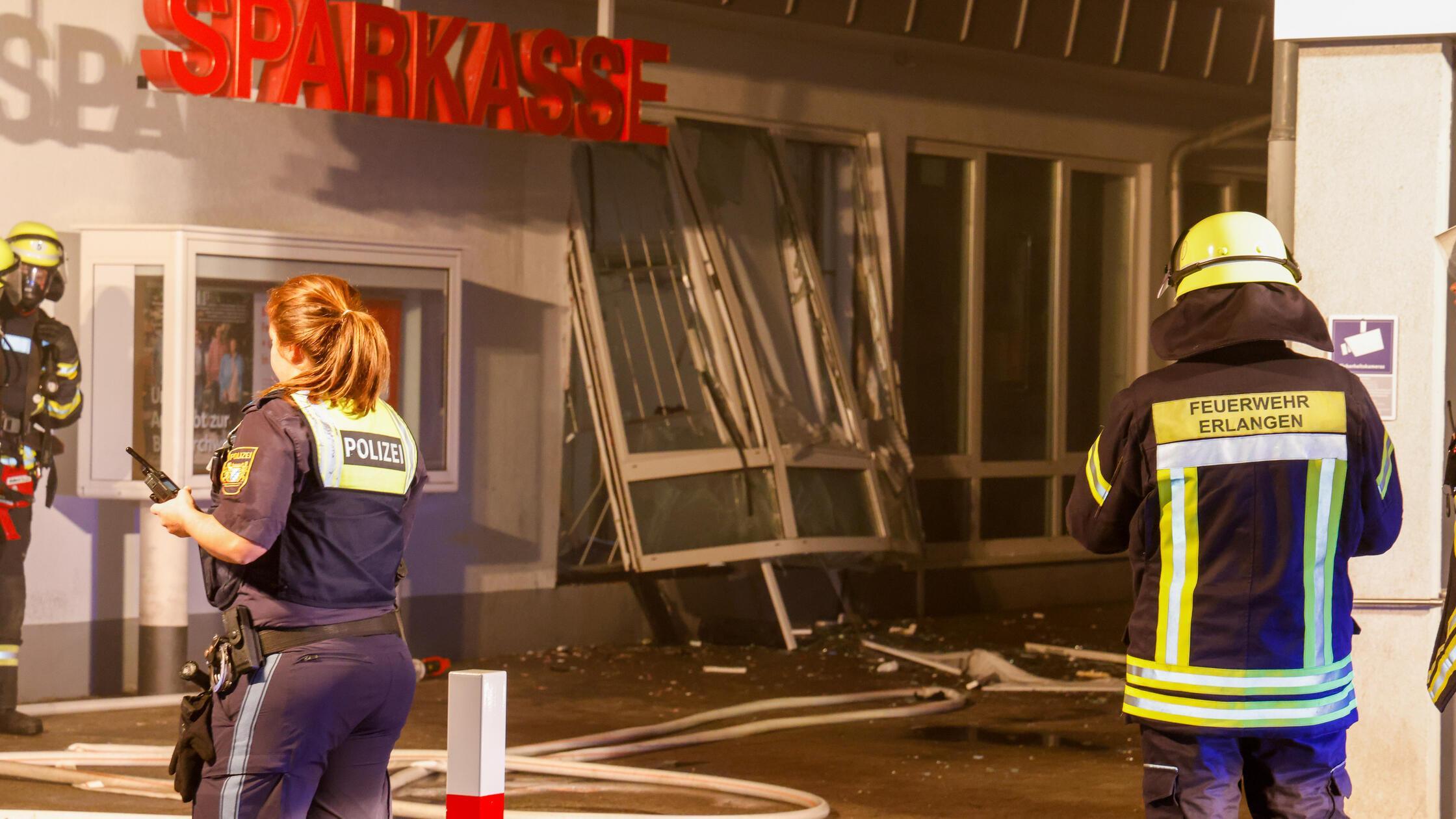 Erlangen, 03.06..2025, tha: Zwei Geldautomaten gle