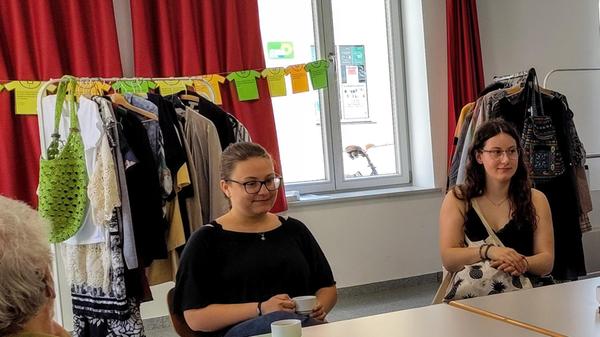 Kleidertausch und Begegnung