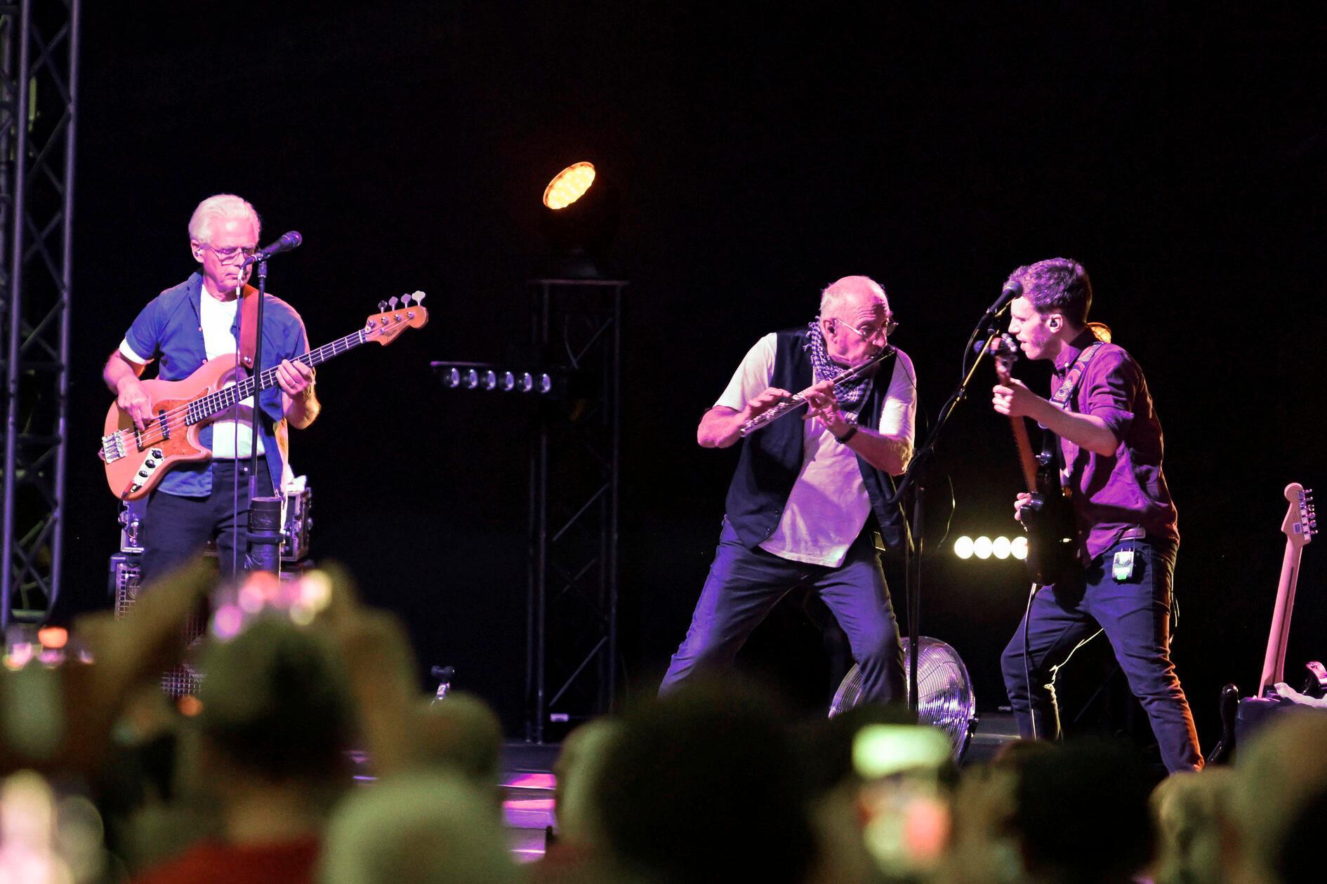 Mit der Prog-Rock-Band Jethro Tull bevölkert am Sonntag, 12. April, eine echte Kultformation die Bühne der Meistersingerhalle. Die lebenden Legenden, die die Querflöte in der Rockmusik salonfähig gemacht haben, stehen ab 20 Uhr auf den Brettern und spielen all ihre Hits von damals bis zu den Nummern des im letzten Jahr erschienenen Albums "Curious Ruminant".