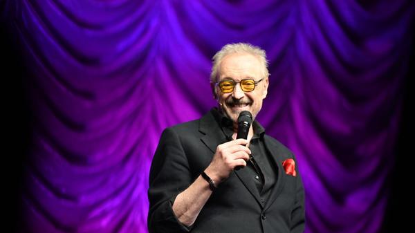 Er ist Schauspieler, Regisseur und ein exzellenter Kabarettist: Josef Hader. Am Dienstag, 21., und Mittwoch, 22. April, macht der Österreicher mit seiner Show "Hader On Ice" in der Stadthalle Fürth Station. Los geht Haders einzigartige Performance jeweils um 20 Uhr.