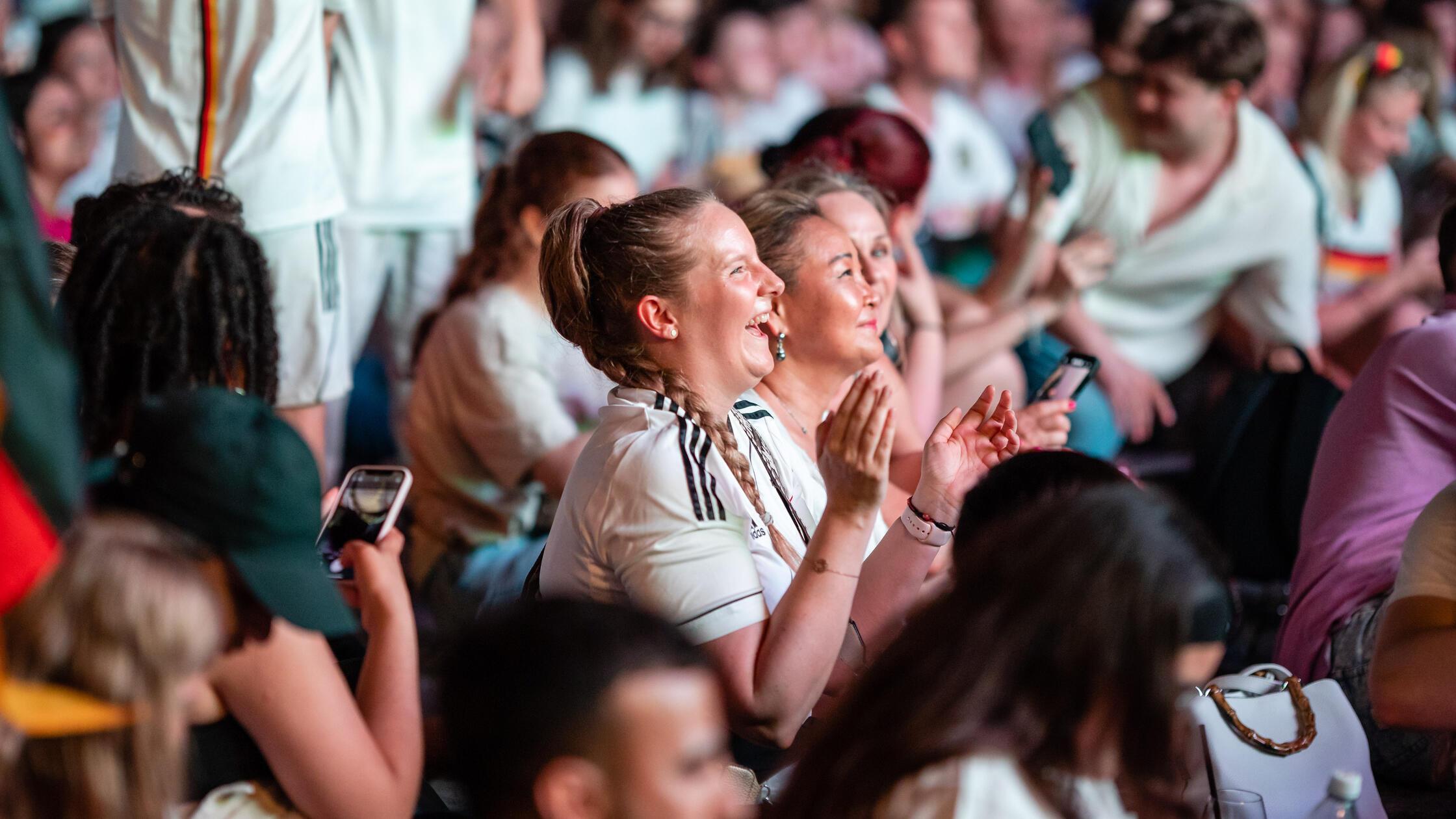 Public Viewing auf der Fürther Freiheit (Achtelfin