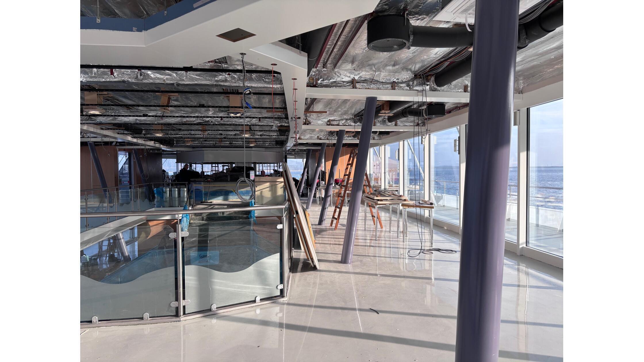 Zum 25-jährigen Jubiläum wurde die MS Brombachsee grundlegend saniert. Rund Hundert Menschen waren am Umbau beteiligt - über eine Million Euro wurden investiert. Nun erstrahlt der Trimaran in neuem Glanz. Wir haben die Bilder rund um die Sanierung.