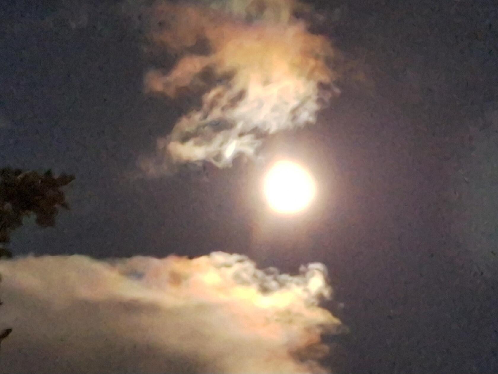 Der Vollmond über Großschwarzenlohe lässt grüßen...