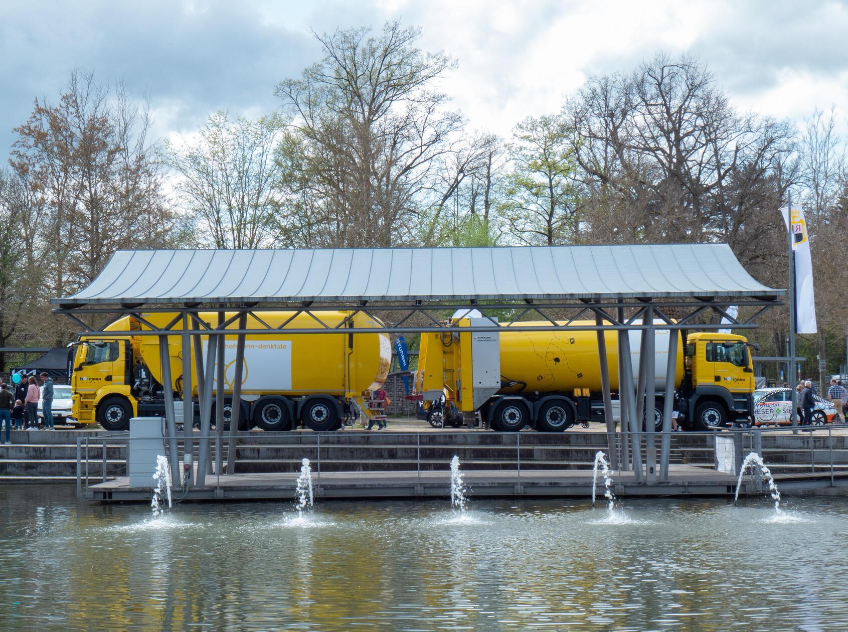 Gibt es leider nicht mehr: Müllabfuhr Hofmann bei der Autoschau (Rund ums Rad) in Roth, fotografiert im April 2023.