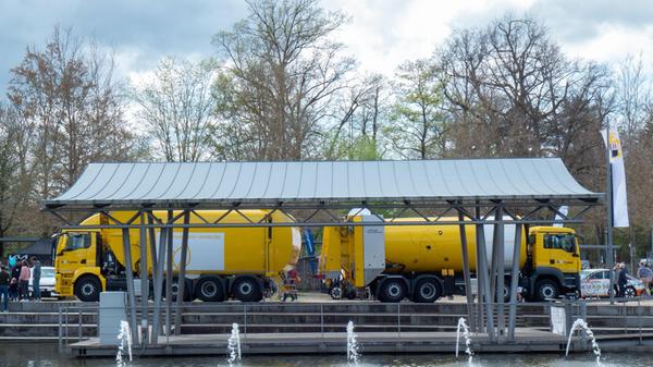 Gibt es leider nicht mehr: Müllabfuhr Hofmann bei der Autoschau (Rund ums Rad) in Roth, fotografiert im April 2023.