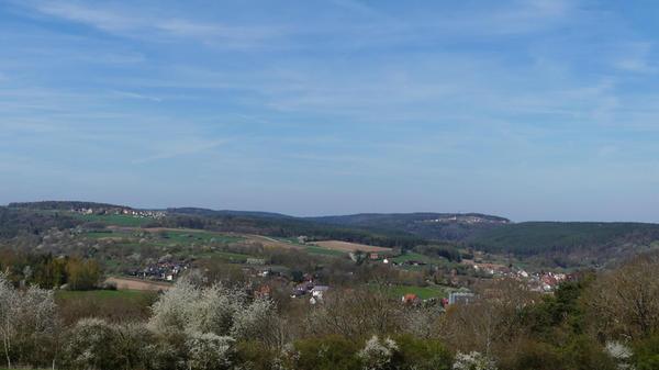Blick von Großweingarten auf Spalt, links oben Schnittling und der der Ferne Theilenberg
