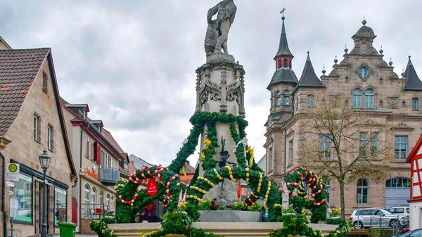Der Osterbrunnen in Wendelstein.