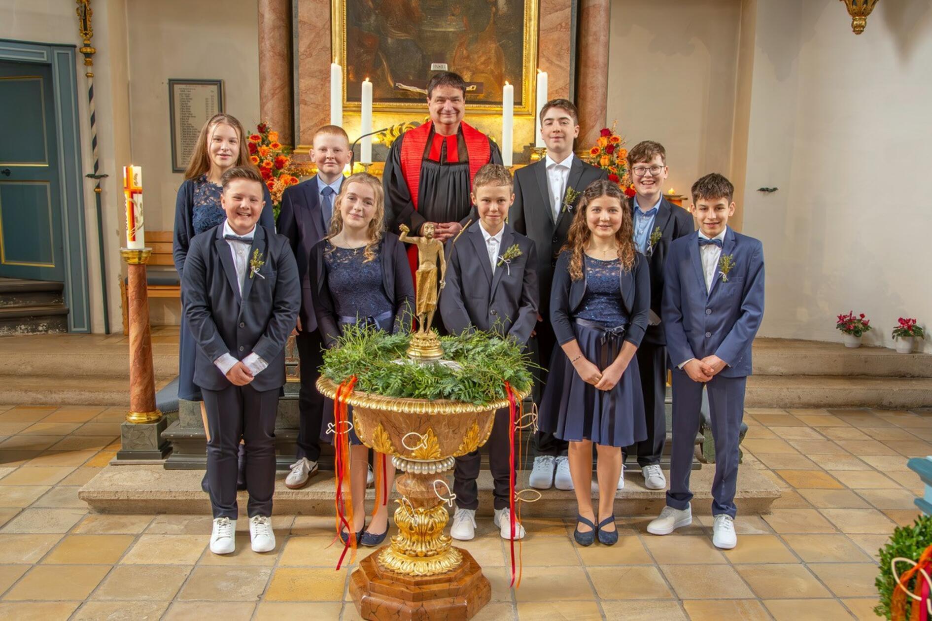 Die Konfirmadinnen und Konfirmanden von St. Gotthard in Thalmässing.