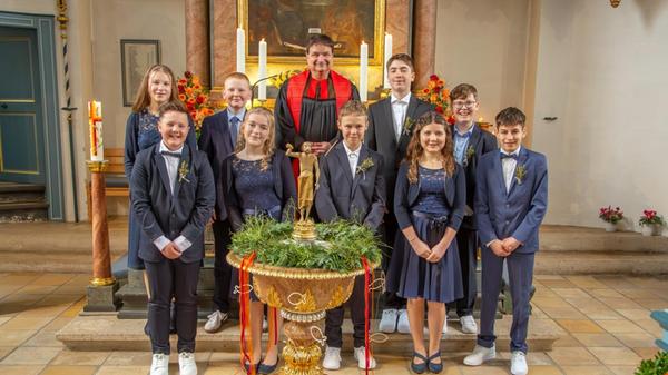 Die Konfirmadinnen und Konfirmanden von St. Gotthard in Thalmässing.