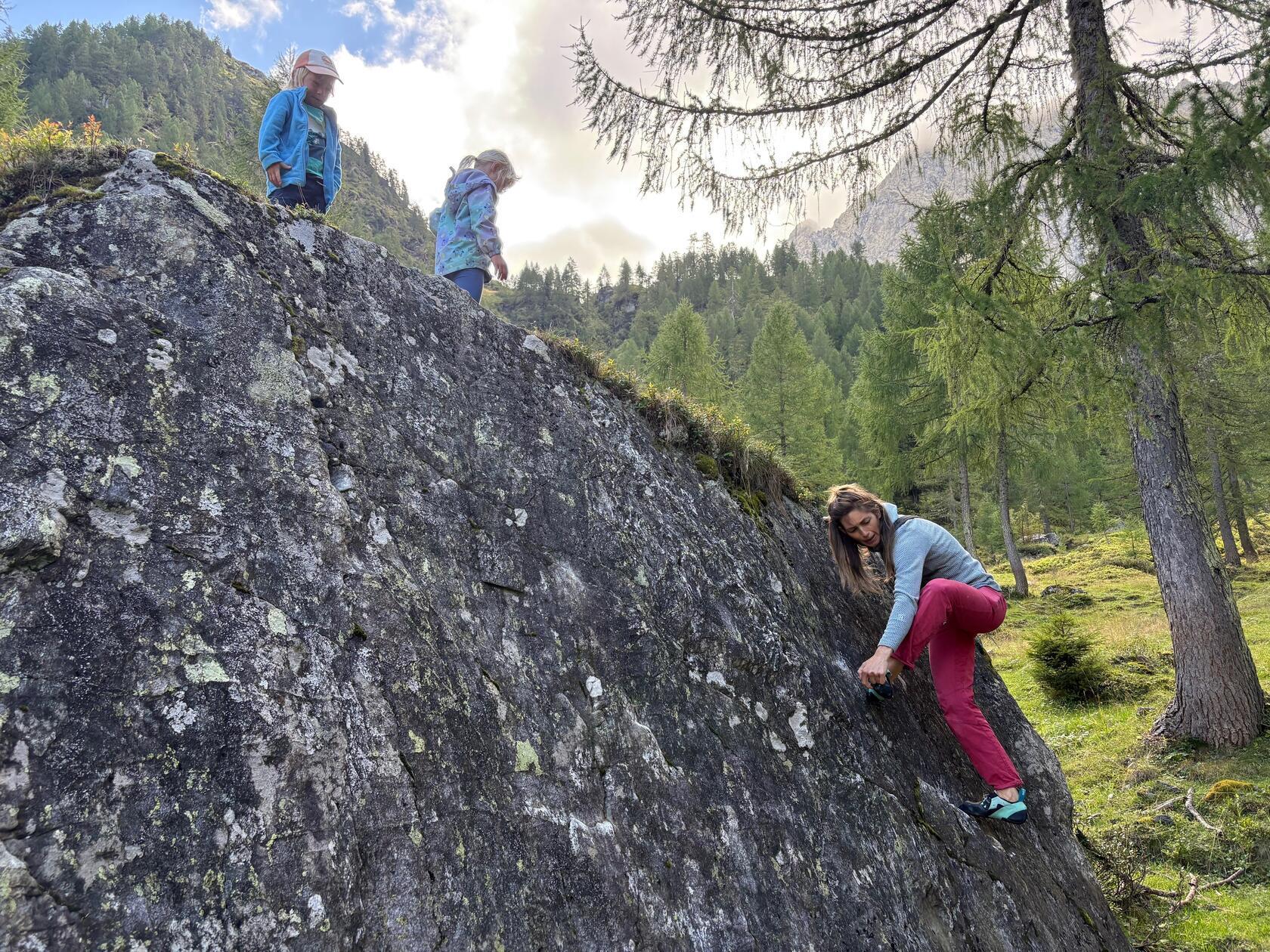 Konzentration am Fels: Geschicklichkeit und Balance sind gefragt, wenn es hoch hinaus geht.