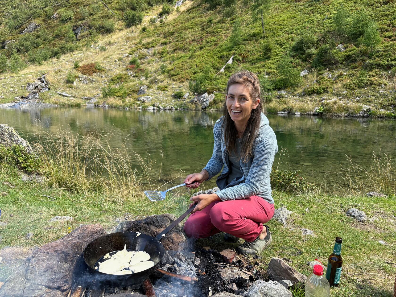 Auch ein Muss: Eine kleine Stärkung direkt am Ufer des Obergailer Sees, umgeben von unberührter Natur.