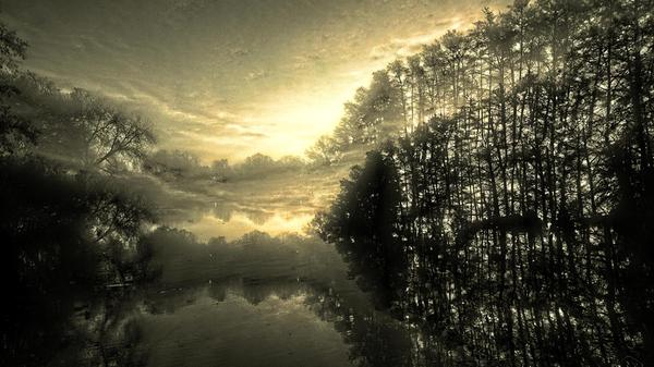 Das Bild vom Riedlweiher in Woffenbach - eine Doppelbelichtung - hat unser Leser Theo Körner gemacht.