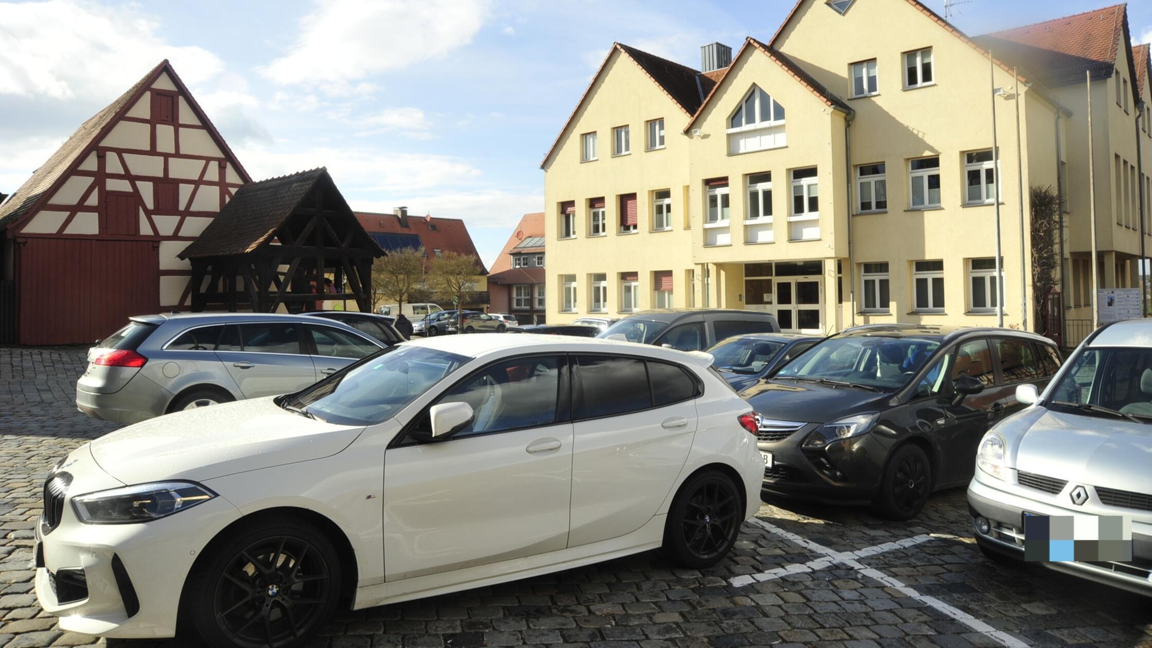 Für wieder mehr Platzgefühl am Marktplatz müssen P