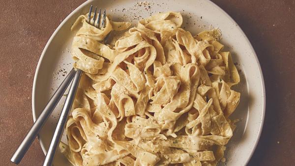 Fettuccine, Tagliatelle, in cremiger Knoblauchsauc