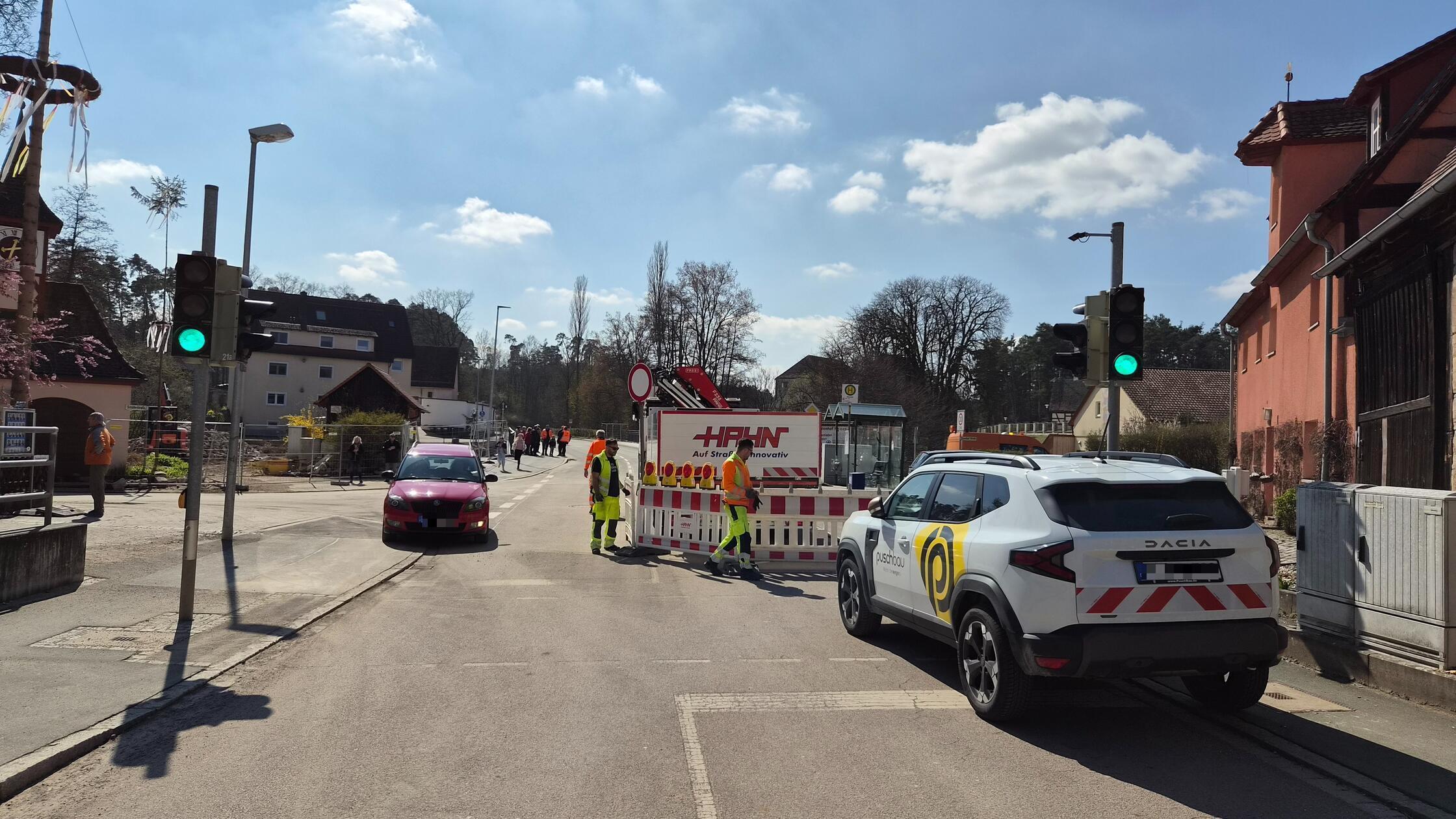 Die Zeichen stehen auf Grün: Bauarbeiter entfernen
