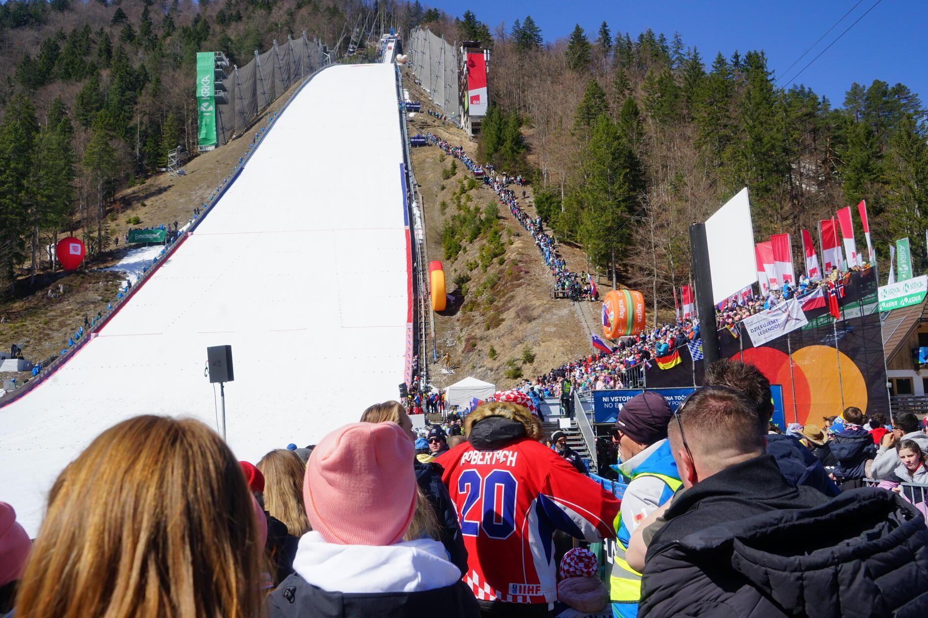 In diesem Jahr starteten von der Letalnica-Flugschanze erstmals auch die Damen.