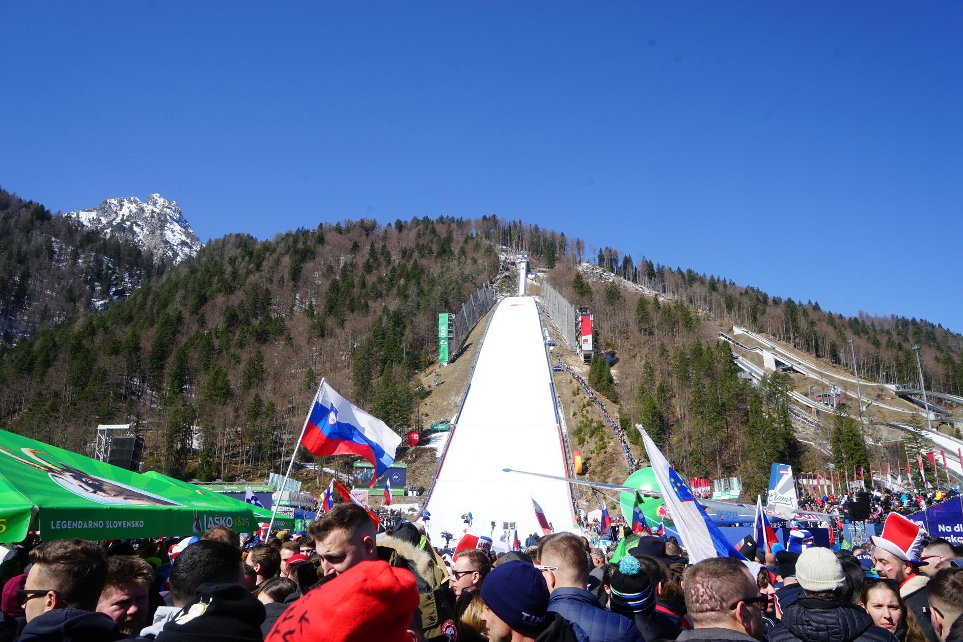 Neben dem Monsterbakken in Vikersund gilt die Letalnica als größte Schanze der Welt.