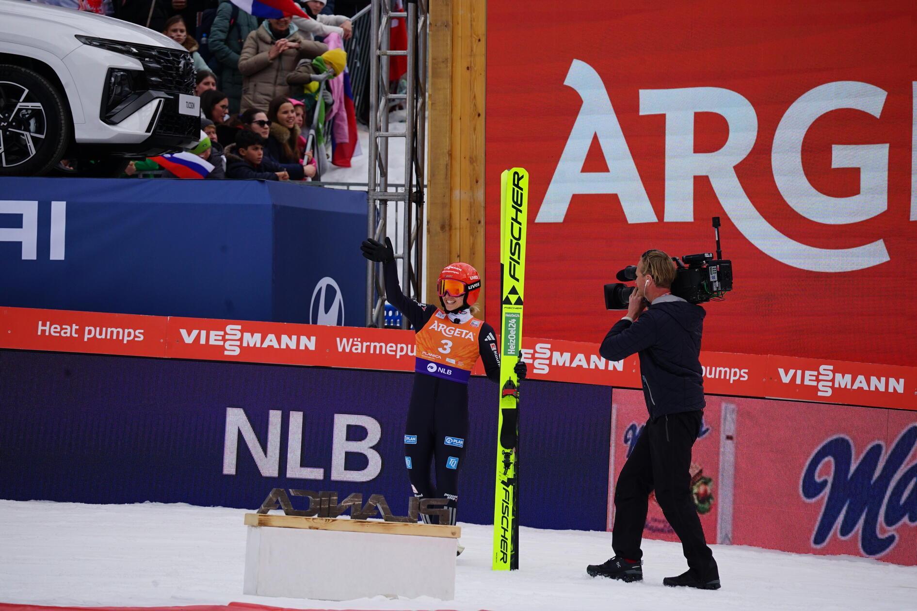 Für die deutsche Ausnahmeathletin Katharina Schmid war die Premiere der Damen in Planica gleichzeitig ein Abschied.