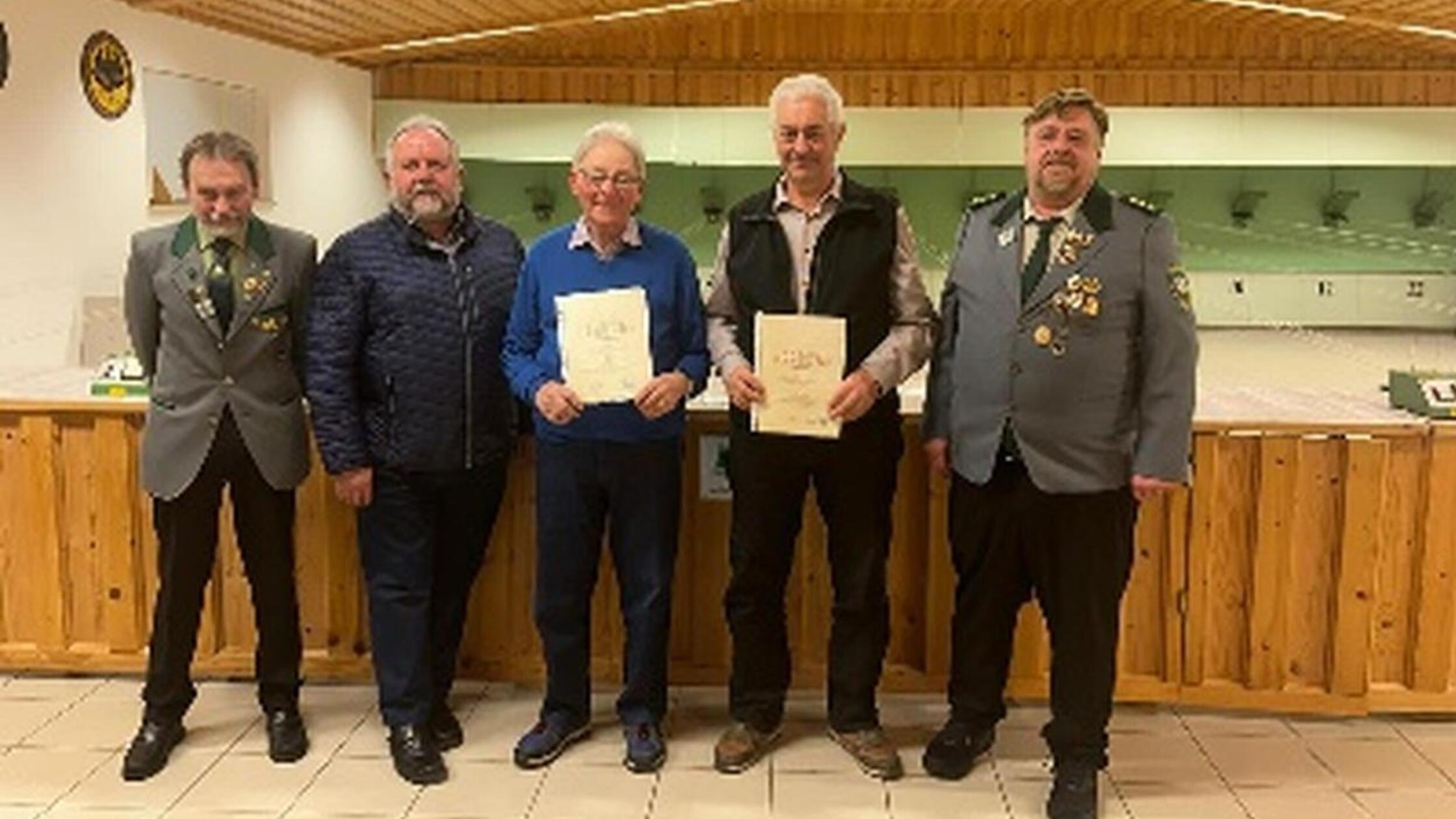 Ehrungen beim Schützenverein, von links: Fritz Zie