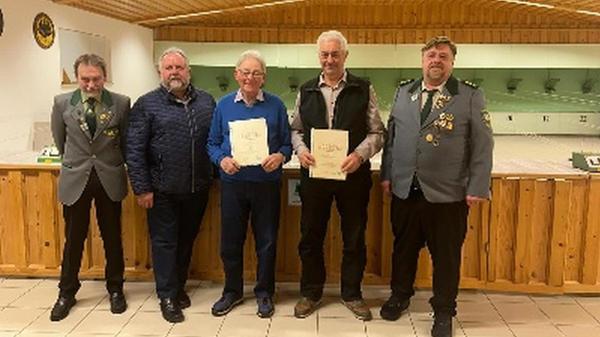 Ehrungen beim Schützenverein, von links: Fritz Zie