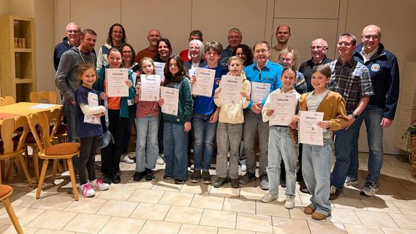 Ehrung der langjährigen Mitglieder: Von vorne link