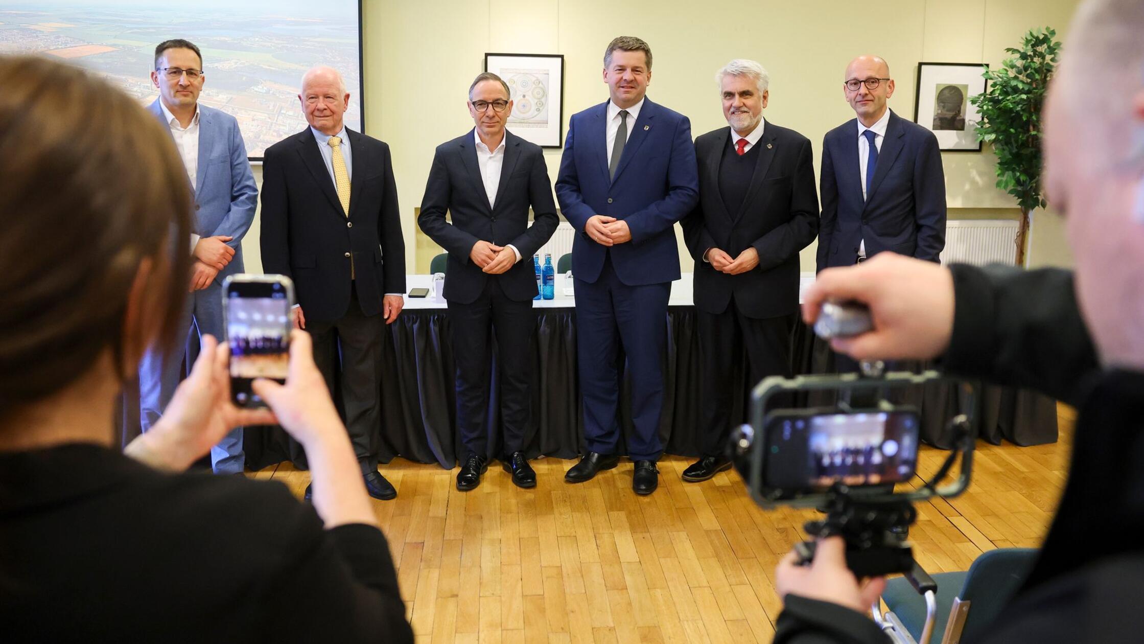 Martin Naundorf (l-r), Geschäftsführer Leuna-Polya