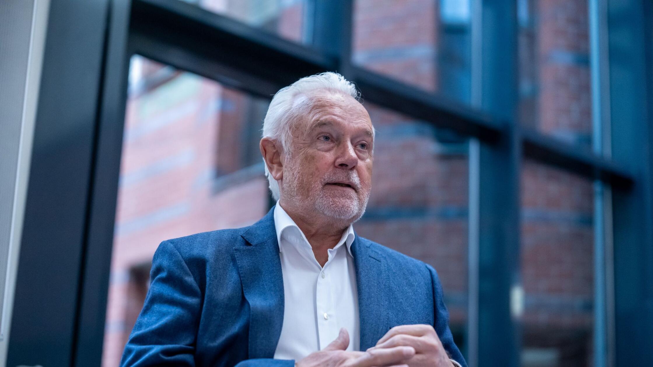 Wolfgang Kubicki (FDP) steht vor der Pressekonfere