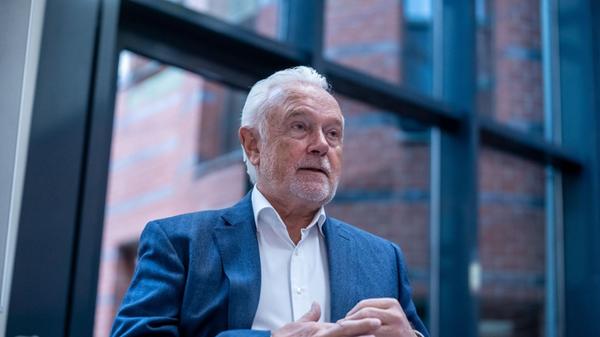 Wolfgang Kubicki (FDP) steht vor der Pressekonfere