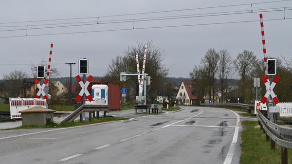 Laubenzedel Bahnübergang von Schlungenhof her