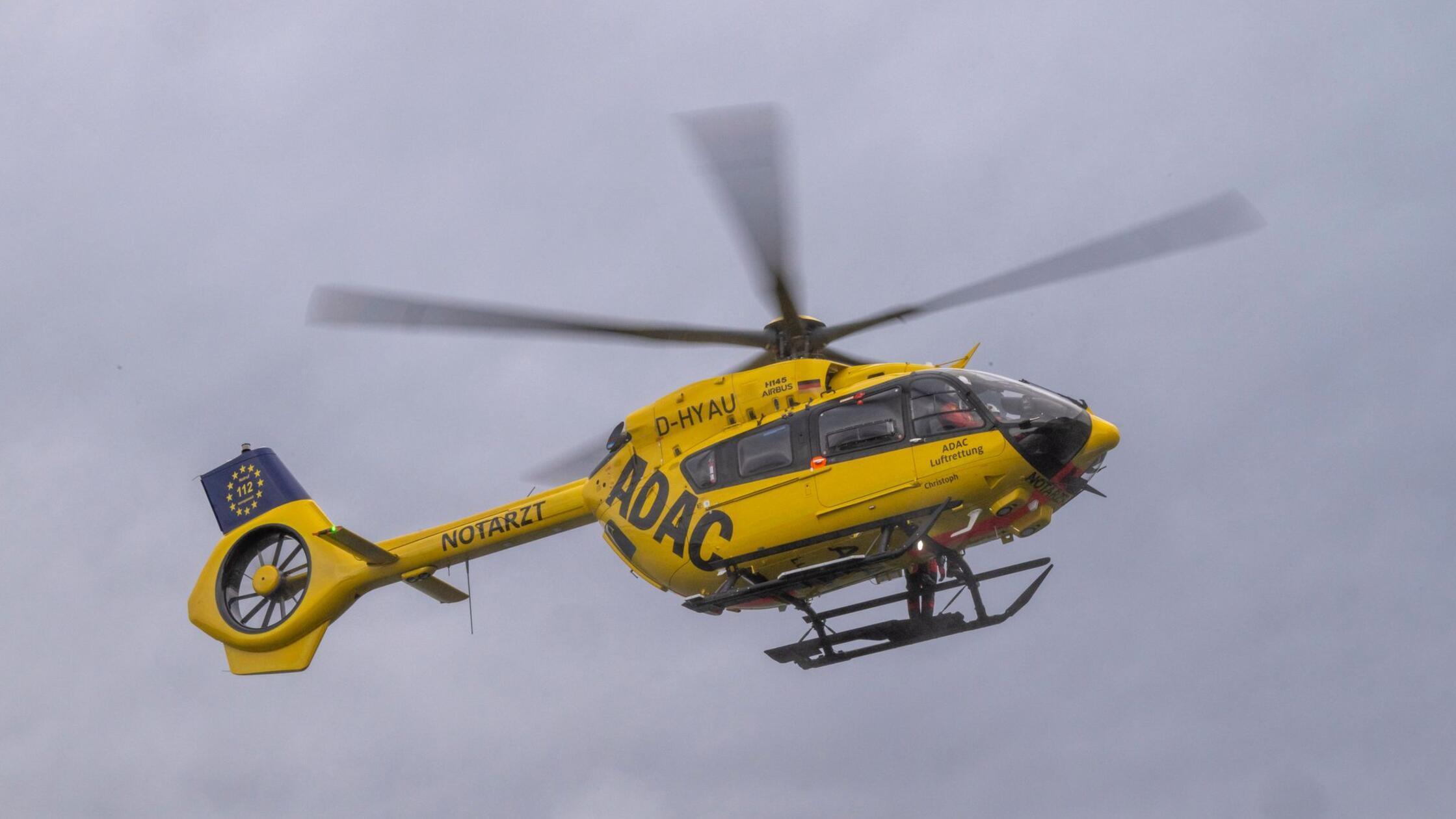 Mitglieder der ADAC-Rettungshubschrauber Staffel u