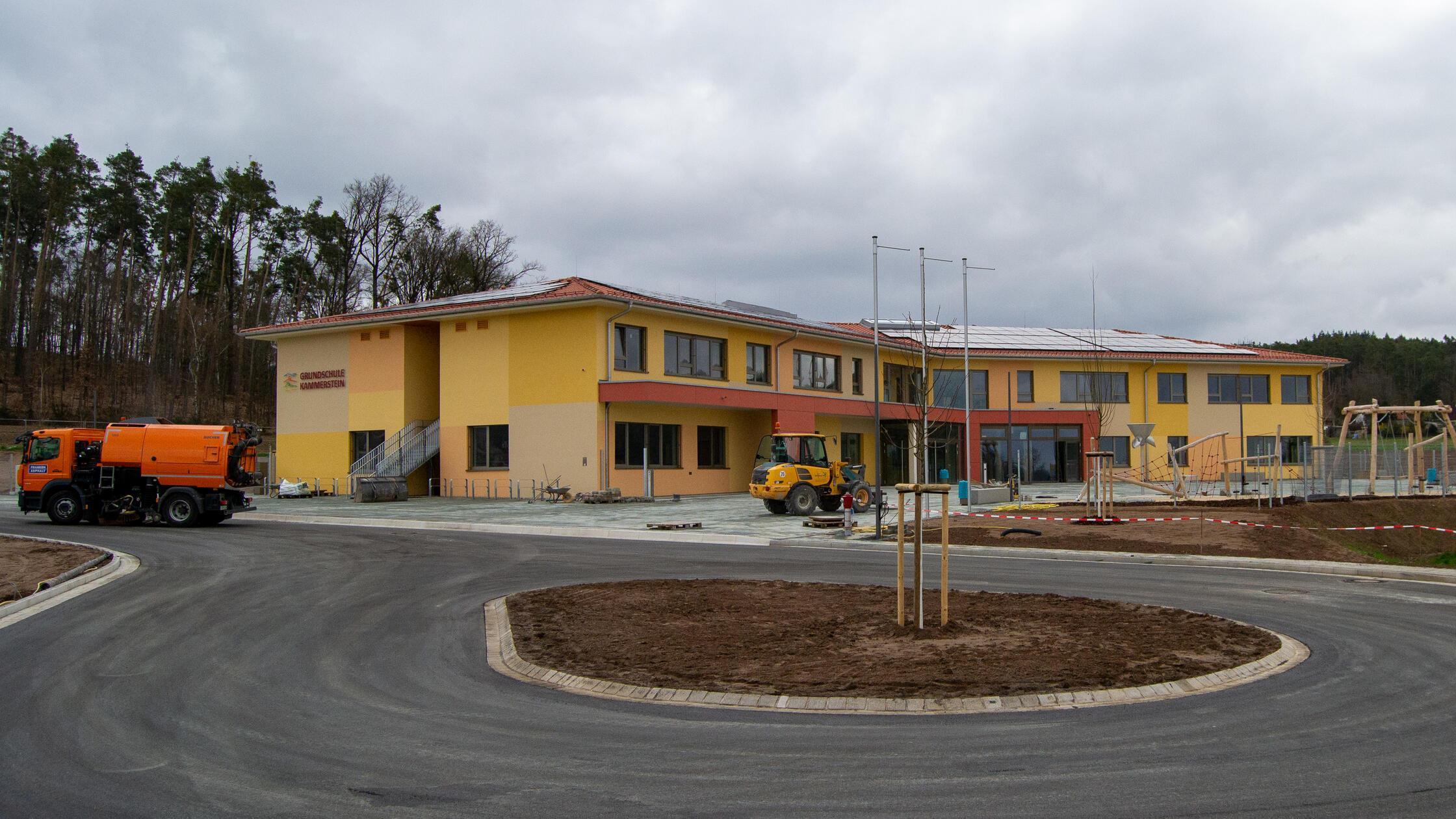 Fast fertig - Das neue Schulhaus in Kammerstein st