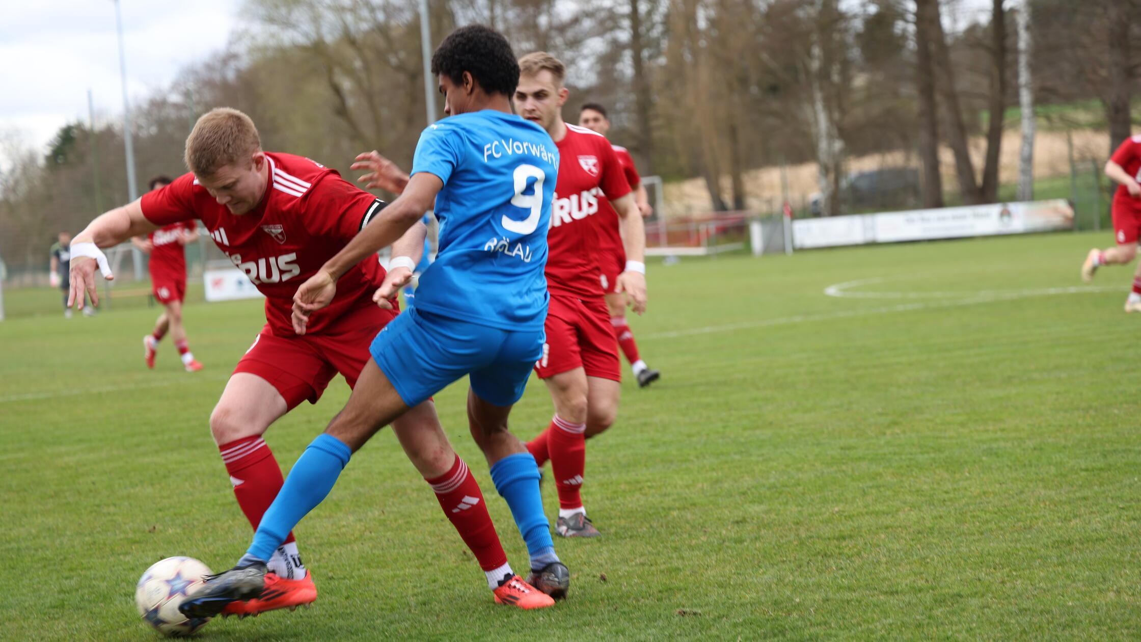Fokus auf dem Ball Lukas Frauenknecht