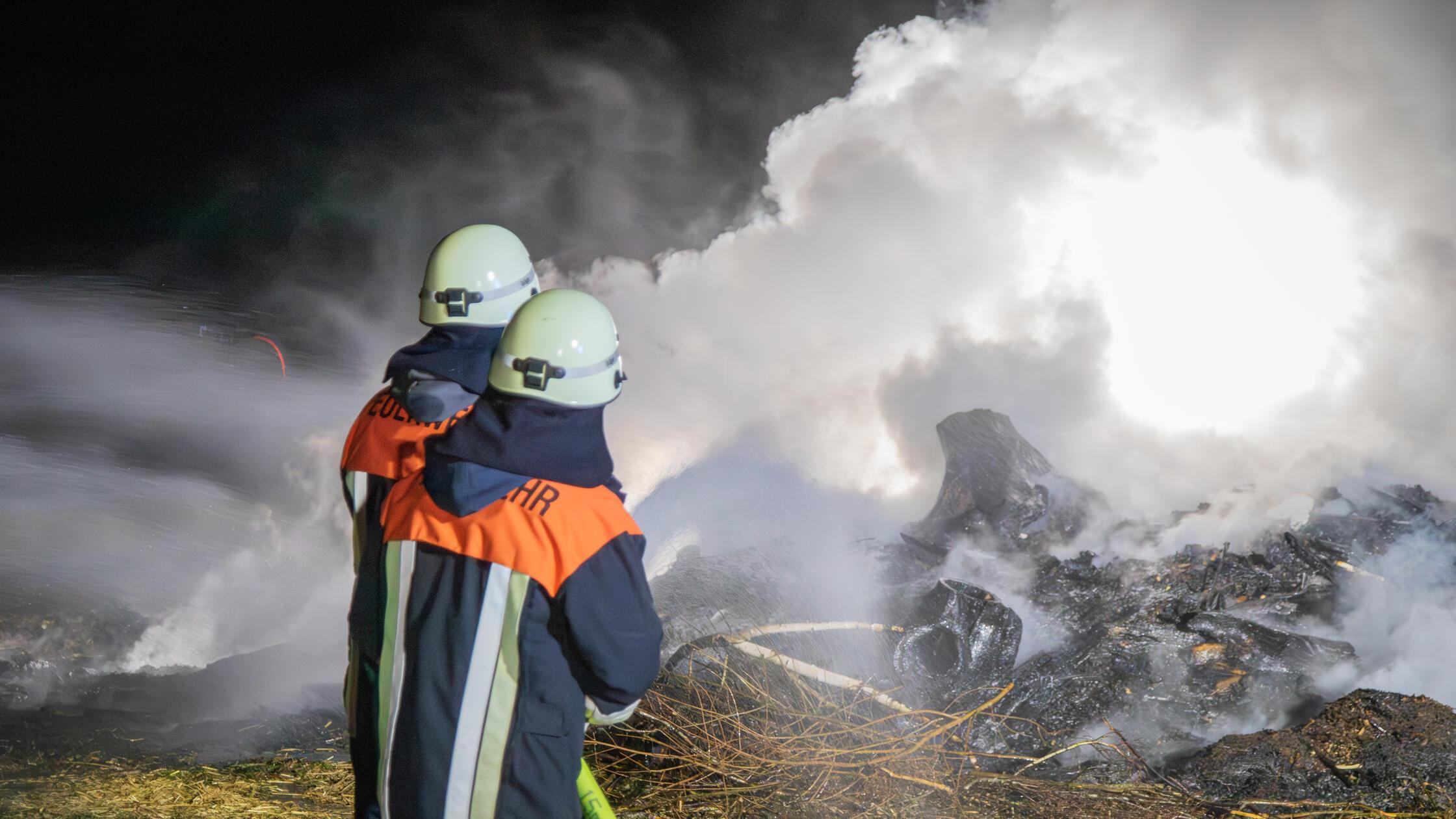 Ein Osterfeuer hat am Sonntagabend (05.04.2026) of