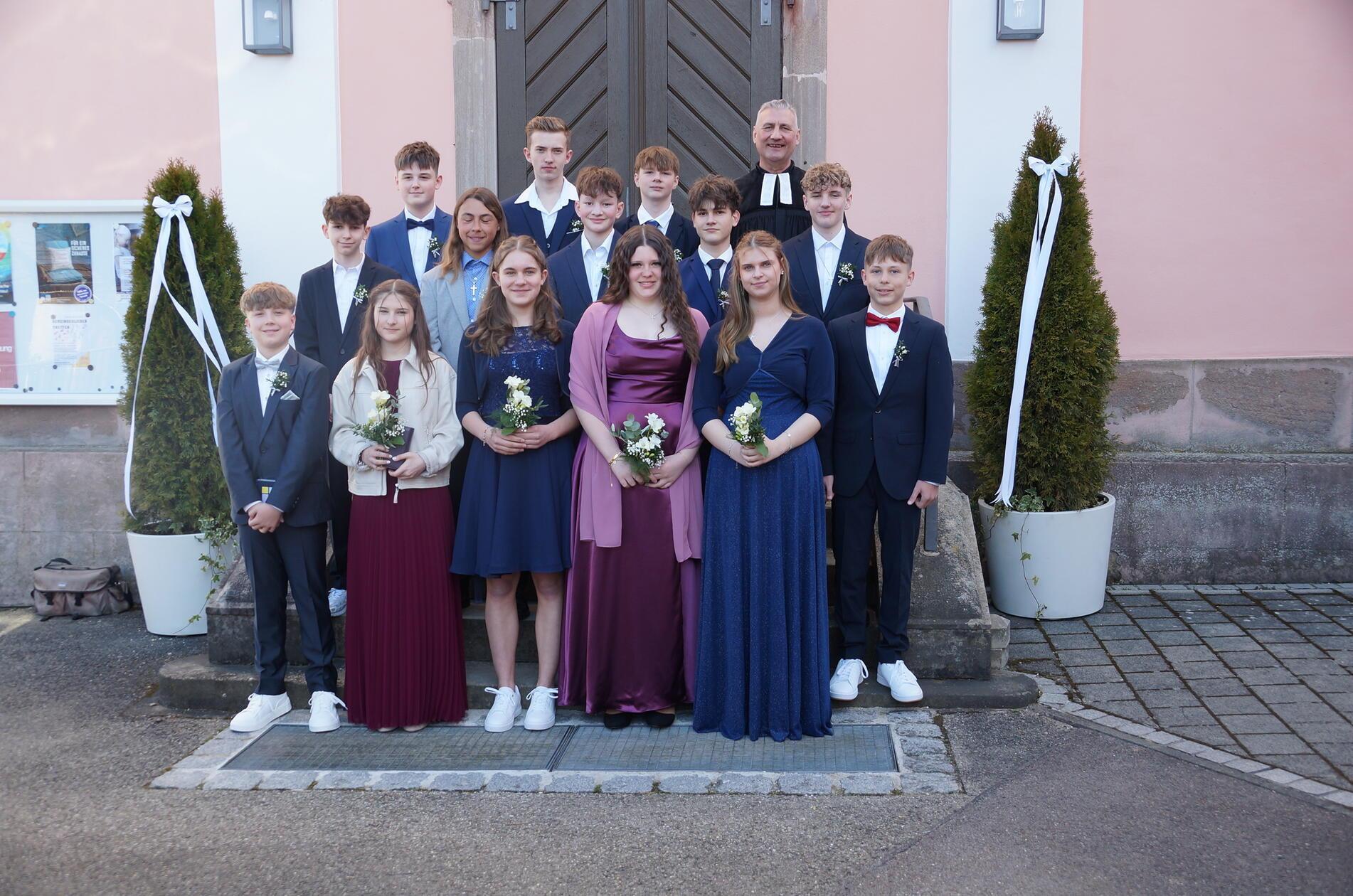 Konfirmiert wurden in Eckersmühlen Lea Schumann, Stella Schüssel, Louis Seifert, Pauline Voß, Johannes Filchner, Felix Grillenberger, Fabian Heyder, Valentina Kratz, Valentin Kühnlein, Simon Leykam, Simon Mederer, Philipp Miederer, Artur Wimmer und Maximilian Wundere. Pfarrer Nikitka ermutigte die Jugendlichen, ihren Glauben treu zu bleiben.