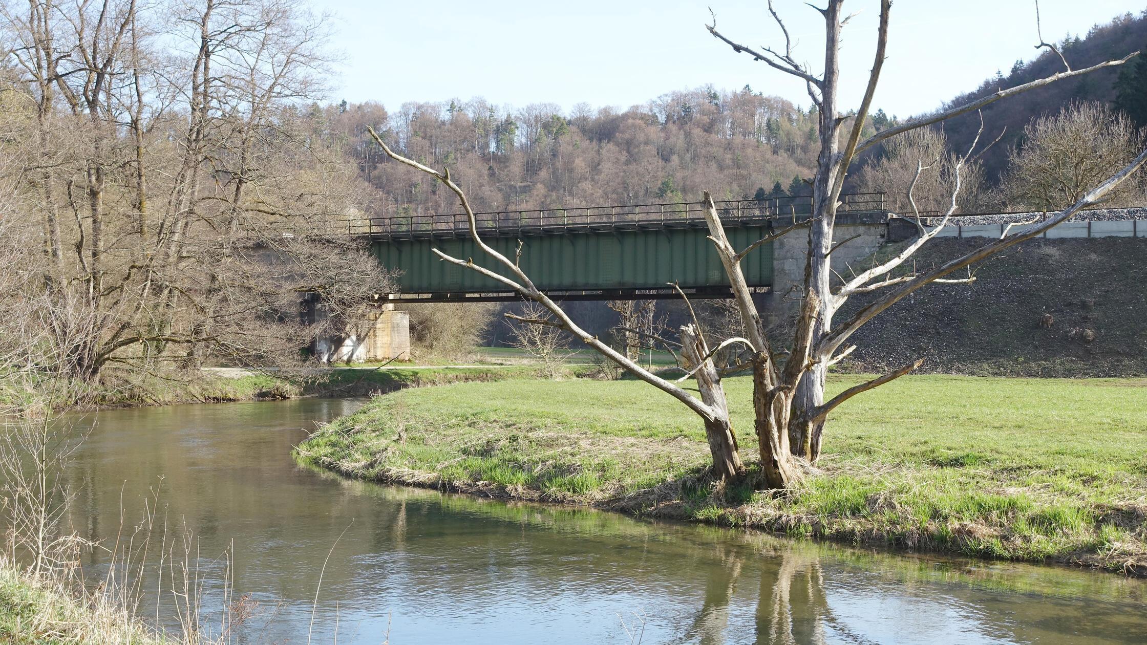 EÜ km 42,151 „Am Vogelherd-Tunnel“, links durch Bü