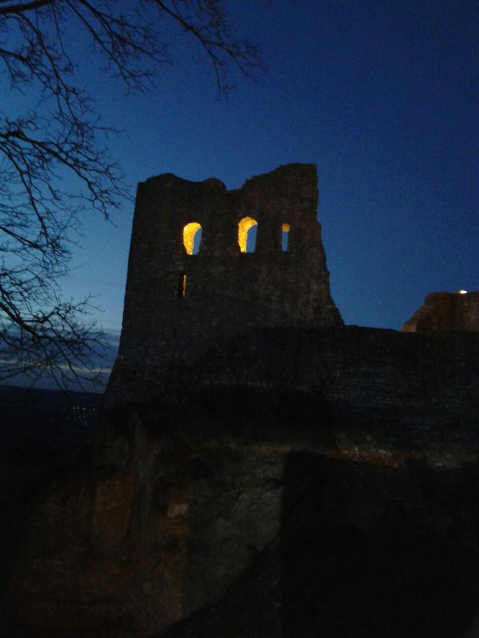 Das Bild vom "schielenden Spuk Schloss" Wolfstein hat Leserin Waltraud Seger gemacht.