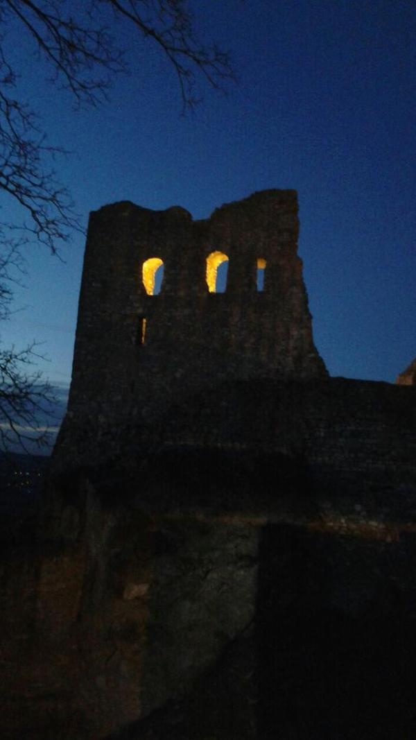 Das Bild vom "schielenden Spuk Schloss" Wolfstein hat Leserin Waltraud Seger gemacht.