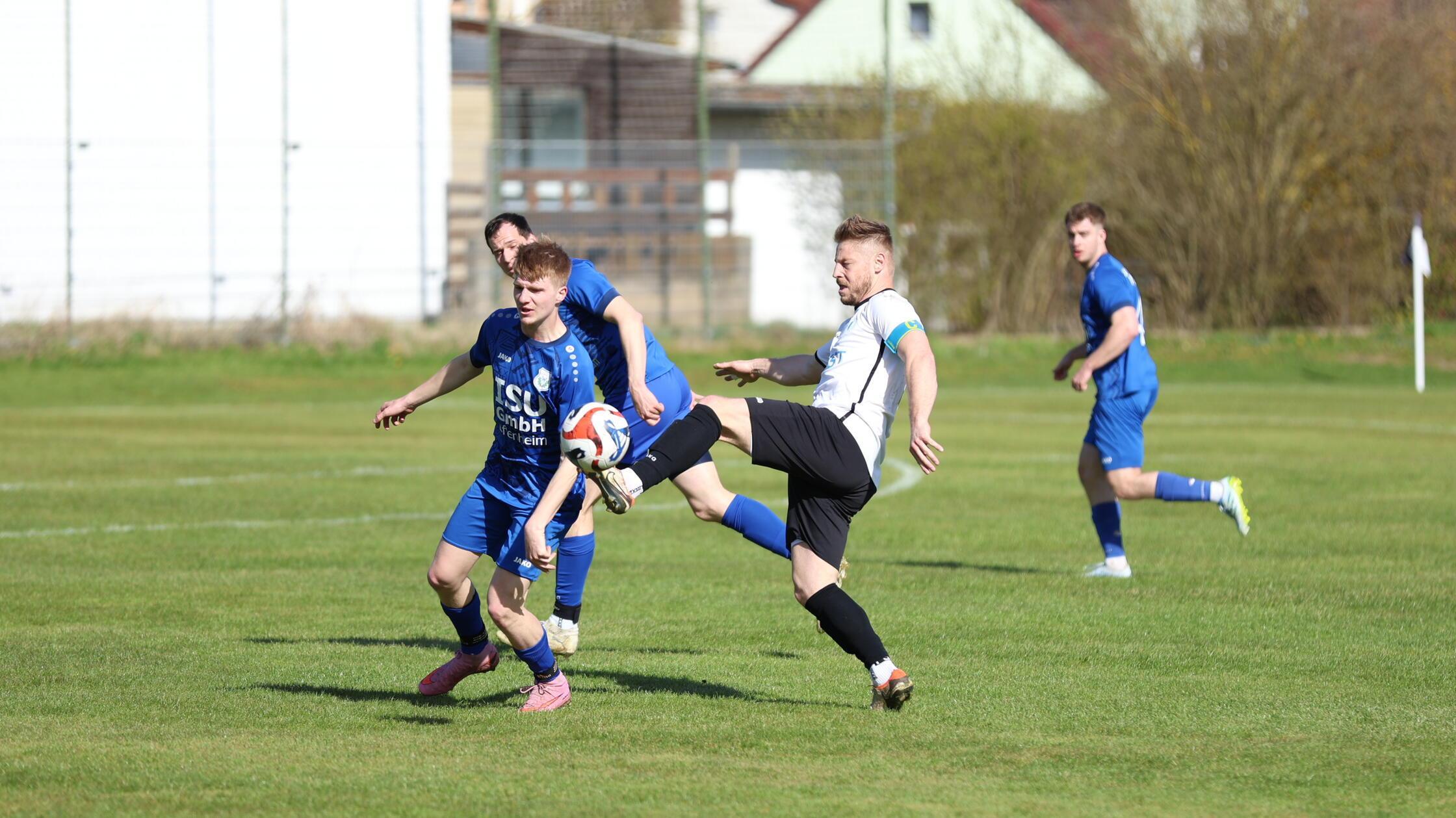 Fußball Kreisliga SV Ornbau-Weidenbach (weiße Trik
