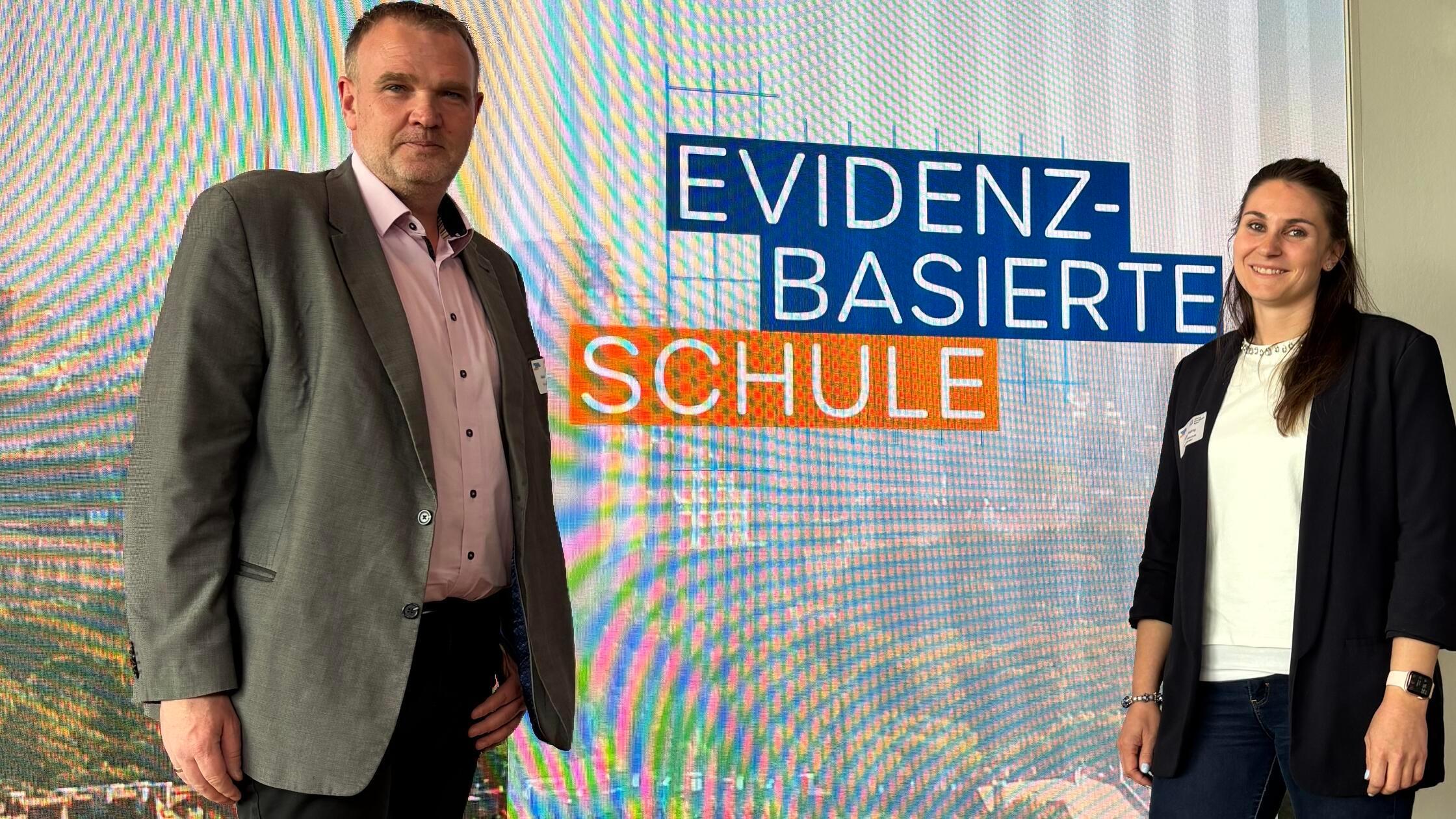 Das Foto zeigt die Vertreter der Stephani-Mittelsc