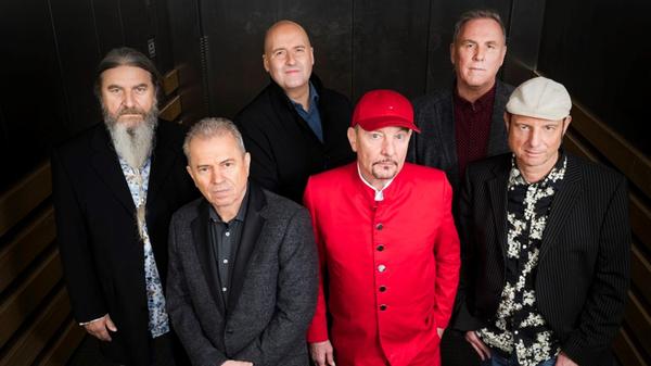 Sie brachten den Rock'n'Roll in den späten Siebzigern nach Bayern und kreuzten ihn mit bairischem Gesang: die Spider Murphy Gang. Am Freitag zeigen sich Günther Sigl und Kollegen bei einem Unplugged-Konzert in der Erlanger Heinrich-Lades-Halle und beweisen, dass ihre Songs auch ohne Verstärker bestens funktionieren. Start: 20 Uhr