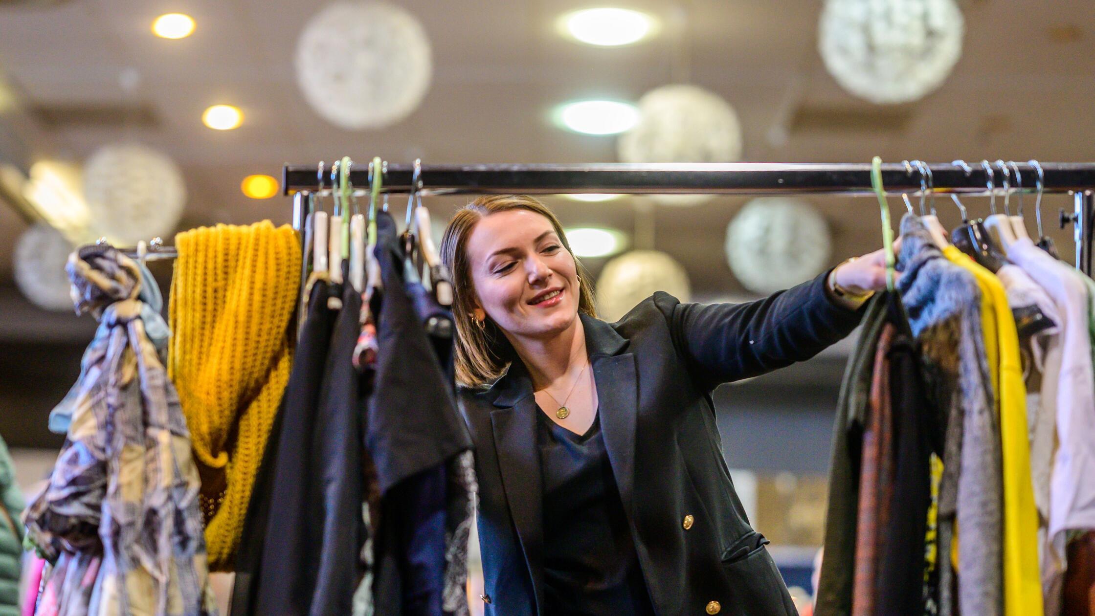 Shoppingevent in Ansbach: Der Mädchenflohmarkt Flohmarktine steigt am Samstag im Tagungszentrum Onoldia. Das nachhaltige Highlight bietet Kleidung, Vintage & Accessoires. Los geht's um 14 Uhr.