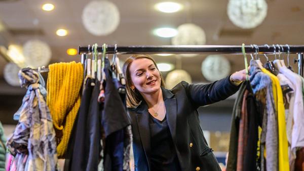 Shoppingevent in Ansbach: Der Mädchenflohmarkt Flohmarktine steigt am Samstag im Tagungszentrum Onoldia. Das nachhaltige Highlight bietet Kleidung, Vintage & Accessoires. Los geht's um 14 Uhr.