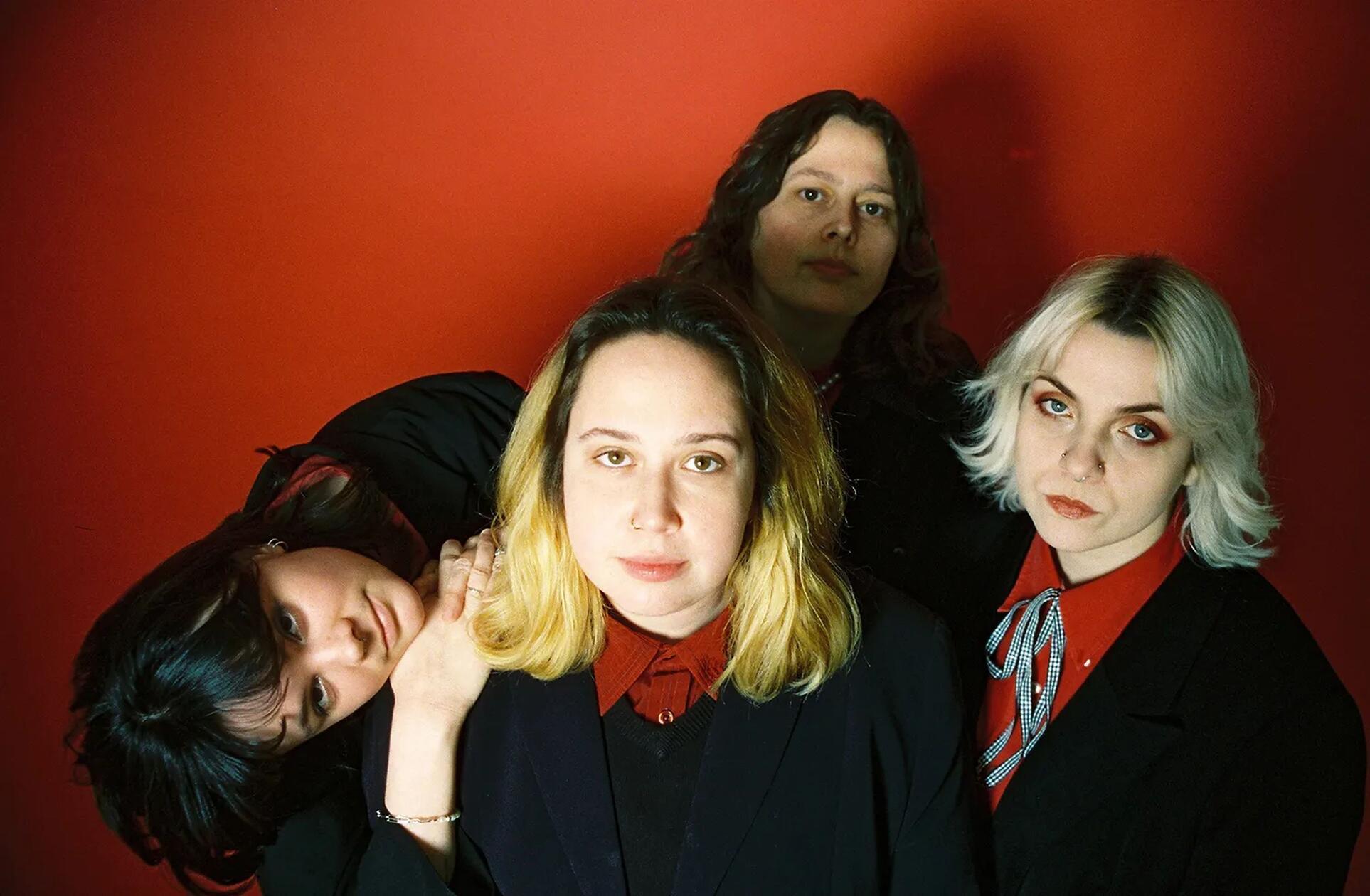 Die aus Bristol anreisende Gruppe Grandmas House bietet einen in Grunge und Post-Punk getunkten Sound. Am Samstag präsentieren die Frauen ihre Songs im Erlanger E-Werk. Support liefert die Band The Lovebites. Beginn ist um 20 Uhr.