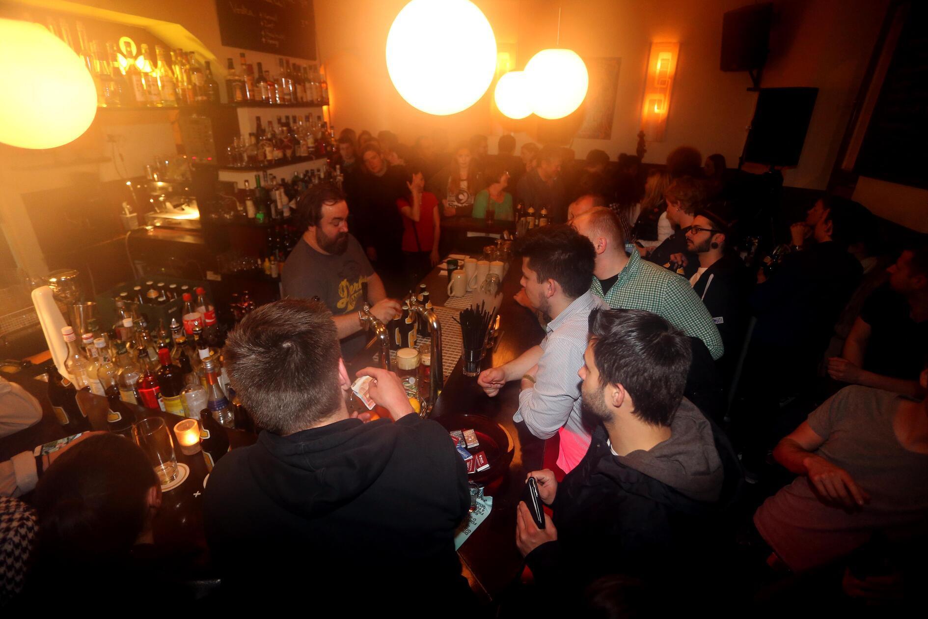 Bierchen und Bühnchen