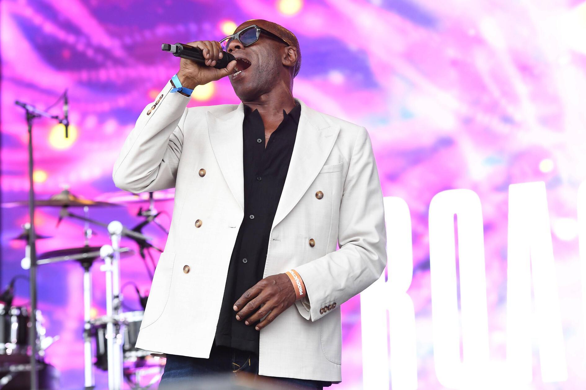 Der musikalische Stern des britischen Pop- und Rocksängers Roachford ging in den 1980er Jahren auf. Seither sind die Nummern des Musikers im Radio und auf internationalen Bühnen zu hören. Am Sonntag gastiert der Komponist, der auch als Songwriter für Michael Jackson in Erscheinung trat, mit frischem Material im Hirsch. Start: 20 Uhr.